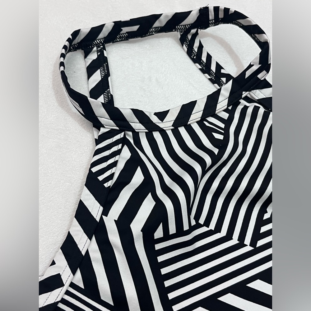Victoria Sport Secret Black & White Geometric Striped Halter Sports Bra Medium - Picture 4 of 16